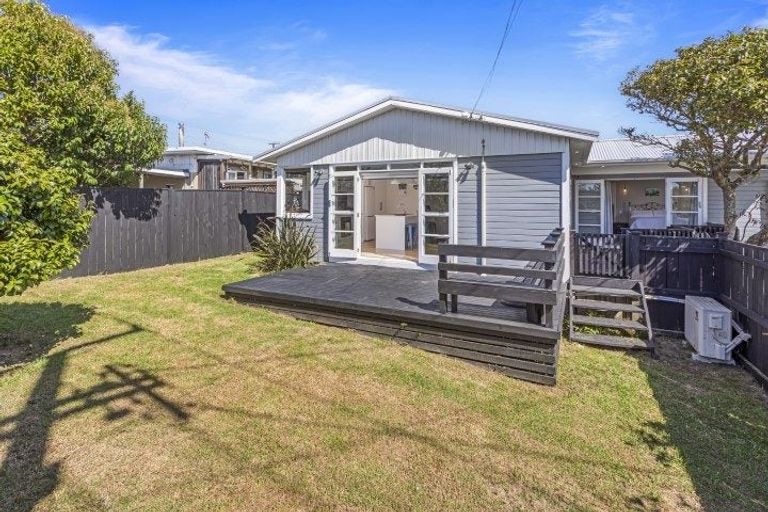Photo of property in 1/176 Birkdale Road, Birkdale, Auckland, 0626