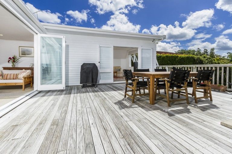 Photo of property in 63 Knights Road, Rothesay Bay, Auckland, 0630
