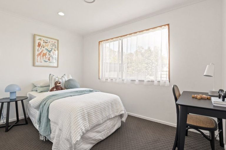 Photo of property in 12 Matthew Place, Kawaha Point, Rotorua, 3010