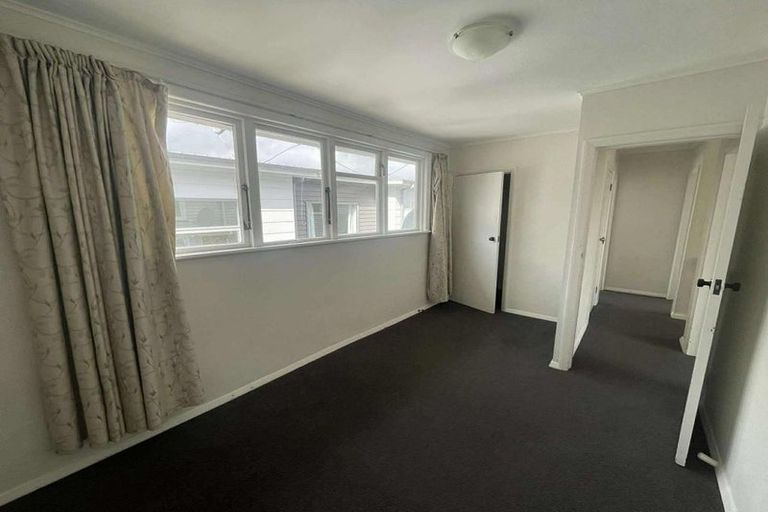 Photo of property in 39 Ruahine Street, Paraparaumu, 5032