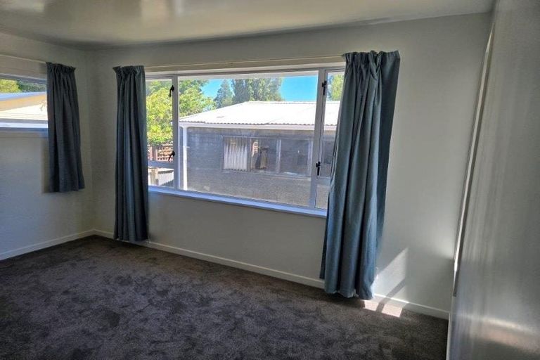 Photo of property in 102 Yaldhurst Road, Sockburn, Christchurch, 8042
