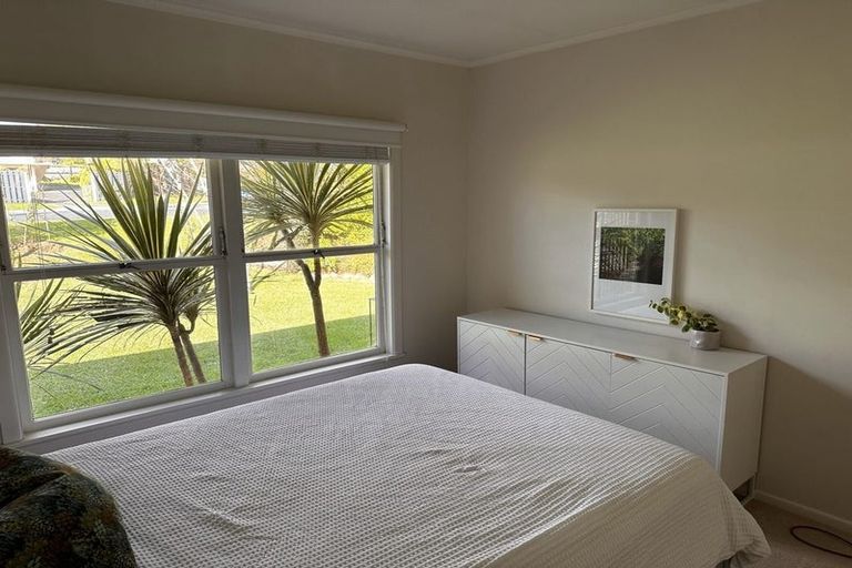 Photo of property in 1/43 Tramway Road, Beach Haven, Auckland, 0626