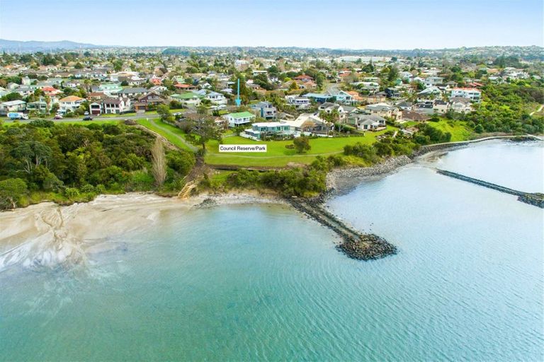 Photo of property in 68 Spinnaker Drive, Te Atatu Peninsula, Auckland, 0610