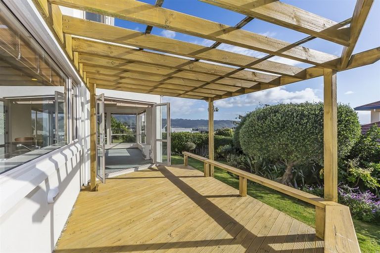 Photo of property in 2 Glengavel Grove, Papakowhai, Porirua, 5024
