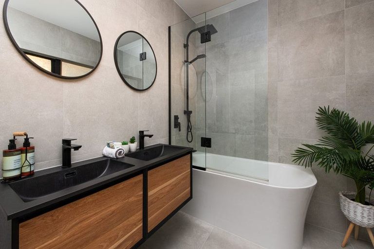 Photo of property in 131 Churchill Road, Rothesay Bay, Auckland, 0630