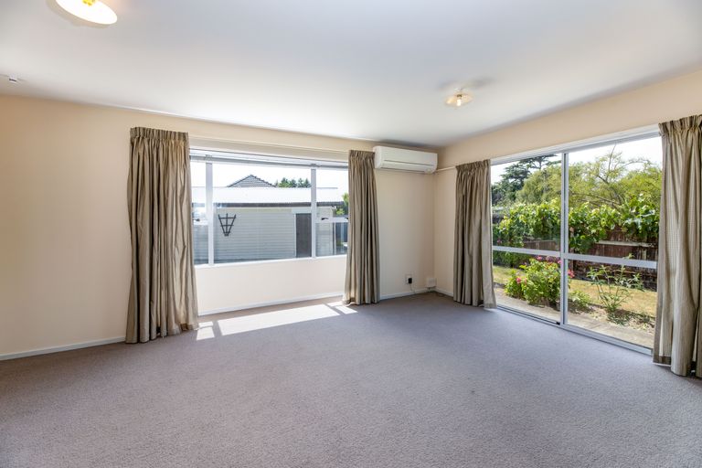 Photo of property in 1/8 Kyeburn Place, Avonhead, Christchurch, 8042