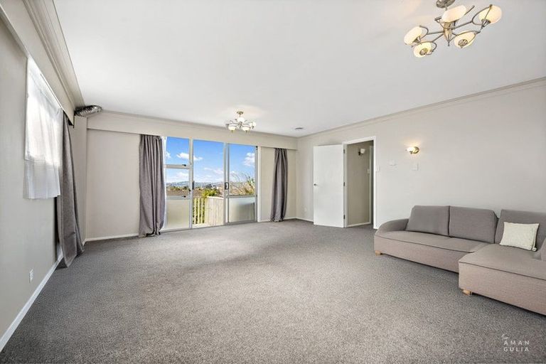 Photo of property in 207 Don Buck Road, Massey, Auckland, 0614