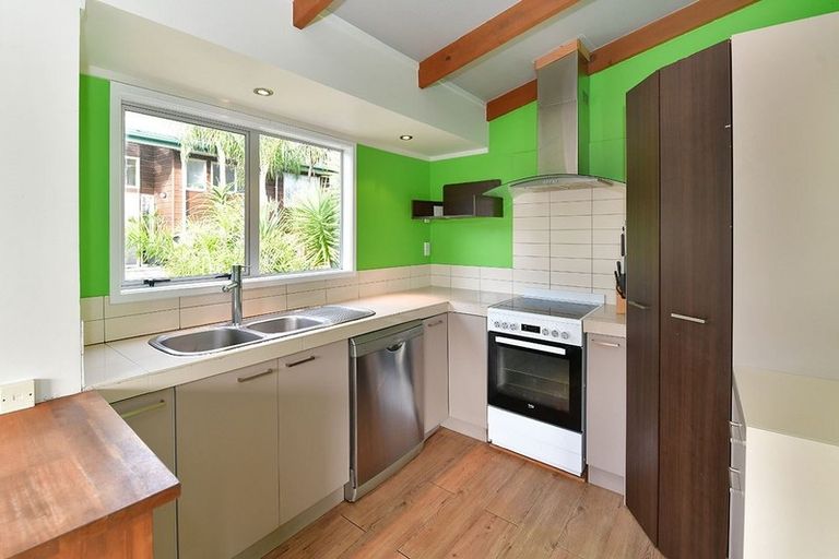 Photo of property in 4a St James Avenue, Helensville, 0800