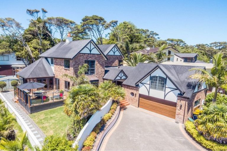 Photo of property in 30 Chamari Close, Titirangi, Auckland, 0604