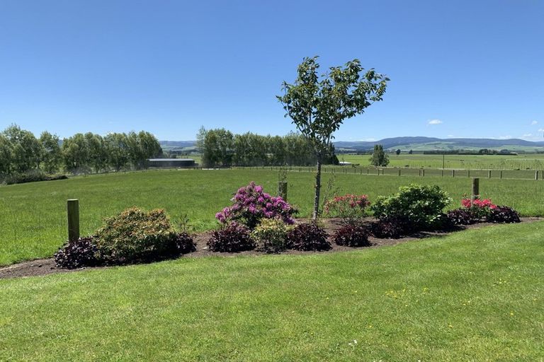 Photo of property in 11 Sinclair Road, Browns, Winton, 9782