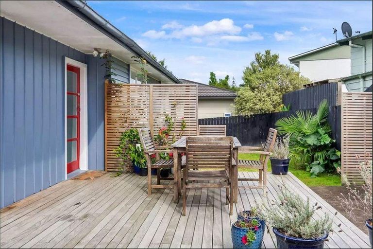 Photo of property in 20 Crosby Road, West Harbour, Auckland, 0618