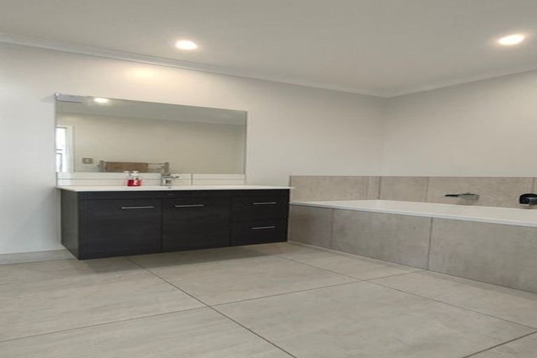 Photo of property in 4 Nohoanga Road, Karaka, Papakura, 2113
