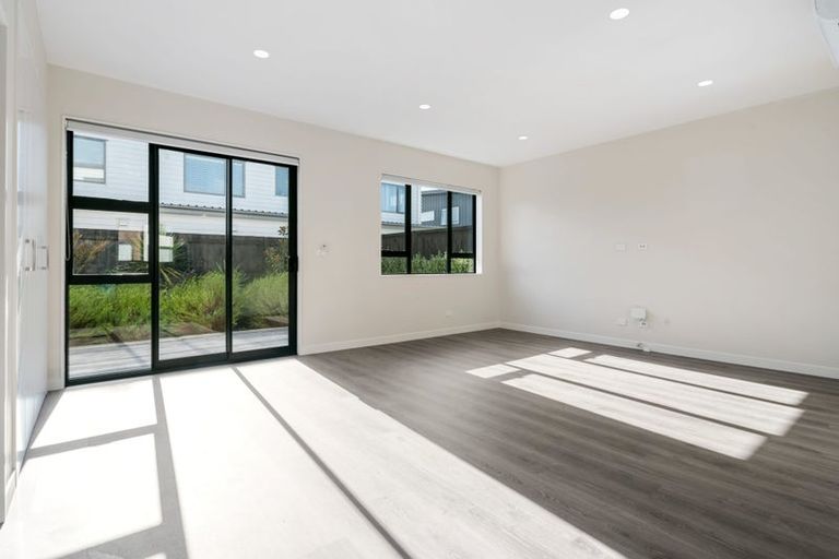 Photo of property in 21b Lumbarda Drive, Kumeu, 0810