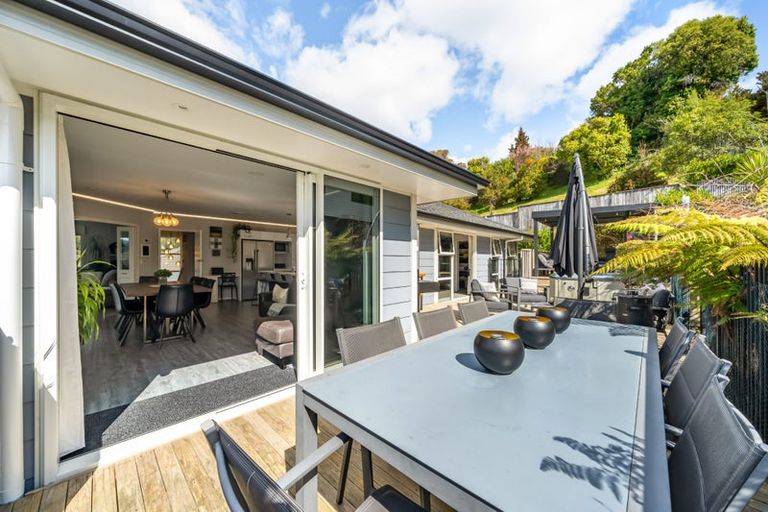 Photo of property in 32 King Charles Drive, Kingsley Heights, Upper Hutt, 5018
