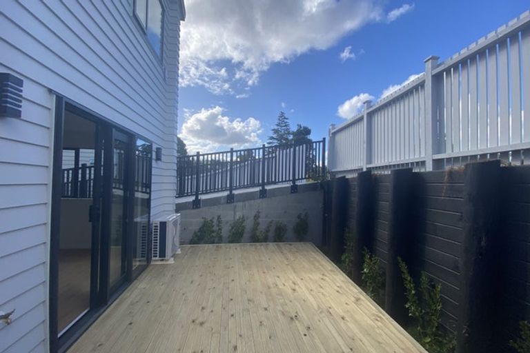 Photo of property in 37a Allington Road, Massey, Auckland, 0614