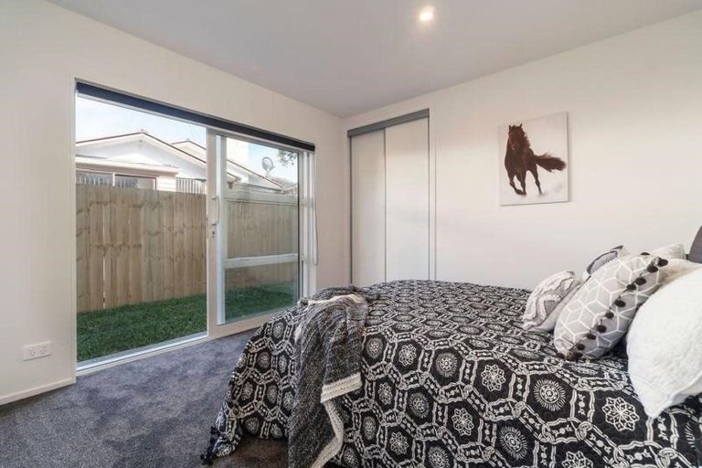 Photo of property in 31a Dawnhaven Drive, Te Atatu Peninsula, Auckland, 0610