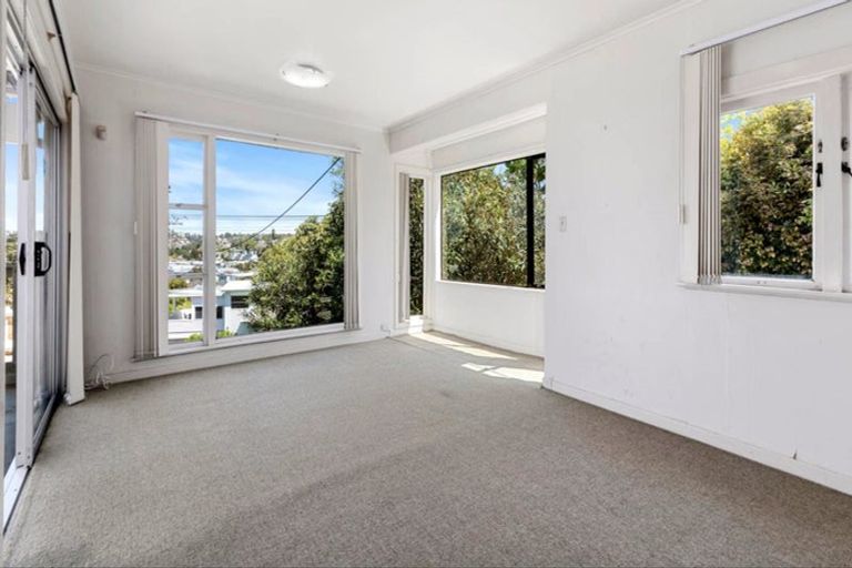 Photo of property in 35 Bayview Road, Browns Bay, Auckland, 0630