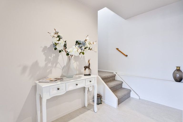 Photo of property in 33a Fairmount Road, Titirangi, Auckland, 0604