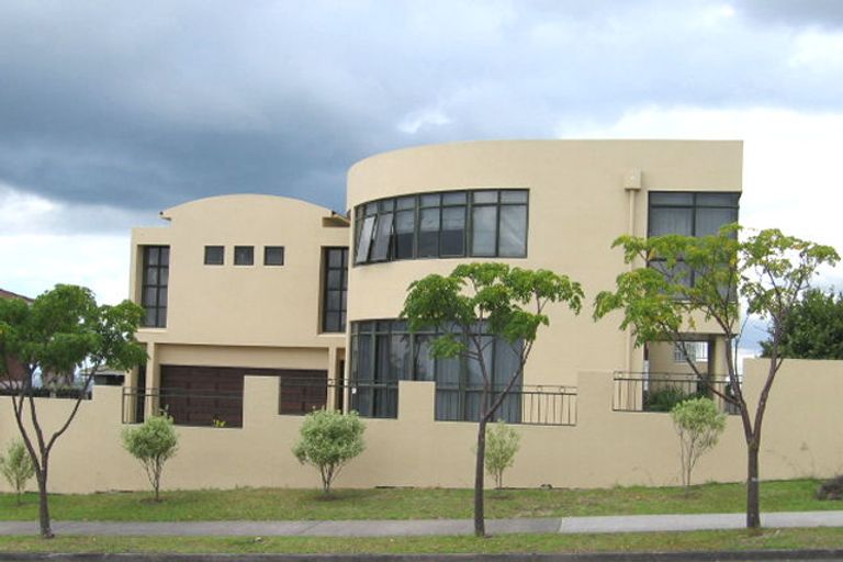 Photo of property in 177 Luckens Road, West Harbour, Auckland, 0618