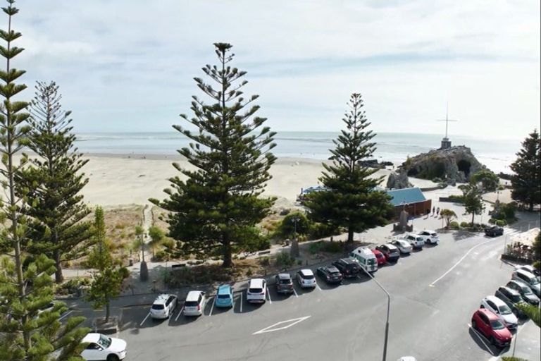 Photo of property in 12 Esplanade, Sumner, Christchurch, 8081