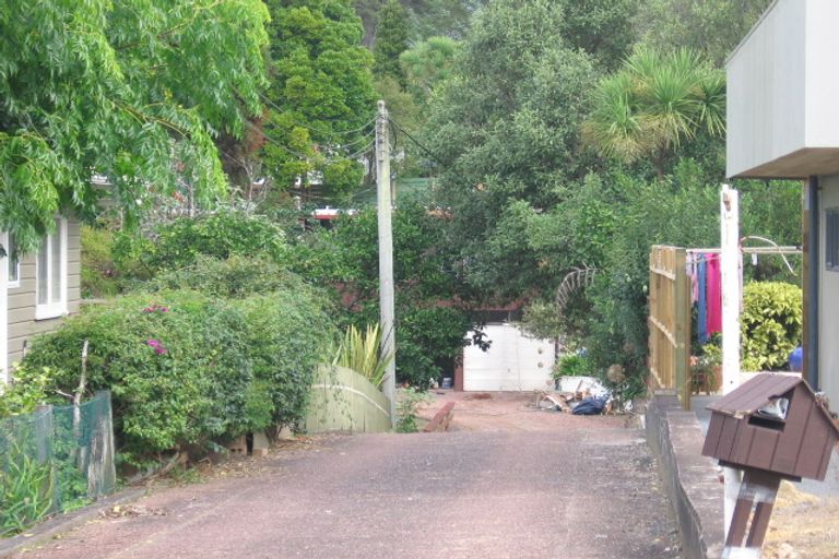 Photo of property in 19 De Val Drive, Titirangi, Auckland, 0604