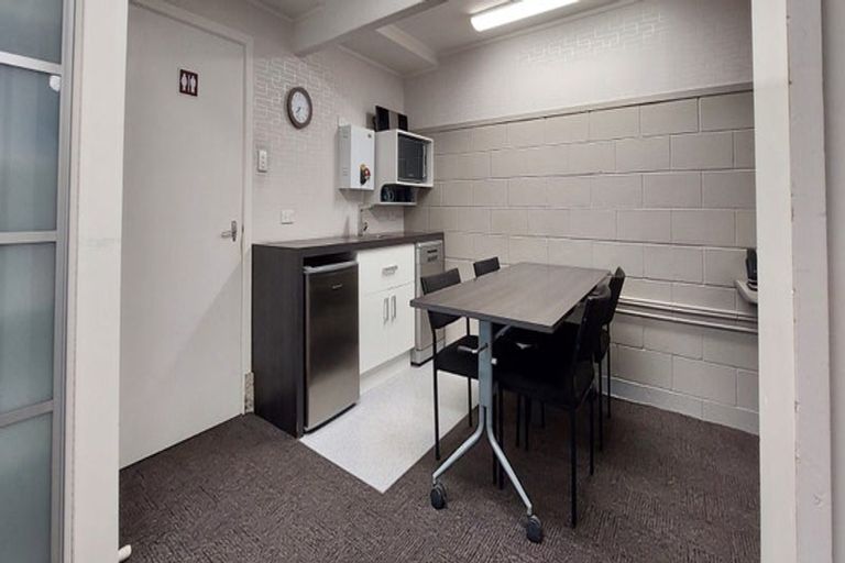 Photo of property in 97a Glanmire Road, Newlands, Wellington, 6037