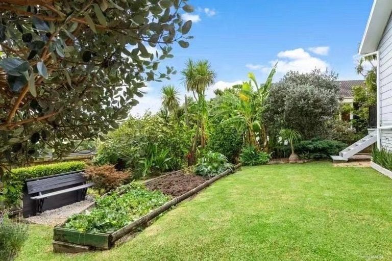 Photo of property in 2/614 Beach Road, Browns Bay, Auckland, 0630