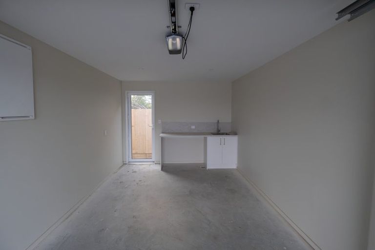 Photo of property in 5a Gill Avenue, Te Atatu Peninsula, Auckland, 0610