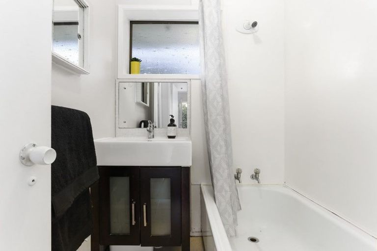 Photo of property in 2/31 Auld Street, Torbay, Auckland, 0630