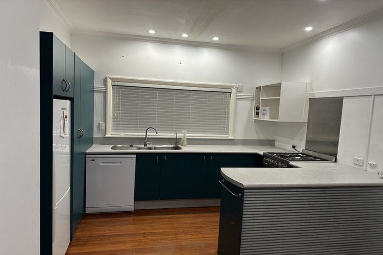 Photo of property in 185a Sutherland Road, Lyall Bay, Wellington, 6022