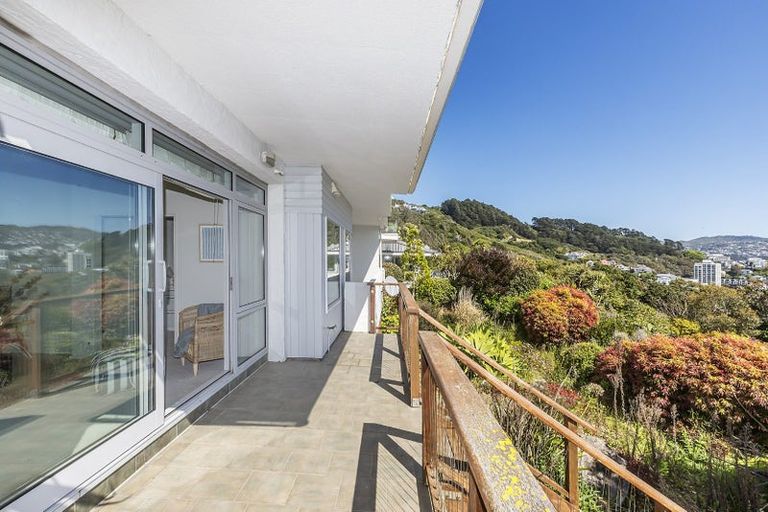 Photo of property in Beauport Apartments, 30u2 The Crescent, Roseneath, Wellington, 6011