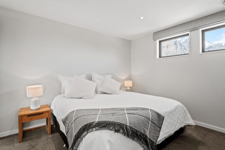 Photo of property in 2 Eichardt Place, Jacks Point, 9371