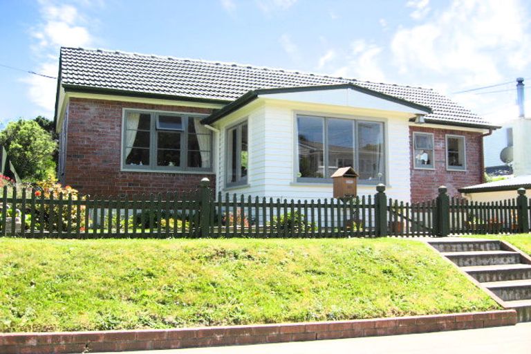 Photo of property in 25 Raumati Terrace, Khandallah, Wellington, 6035