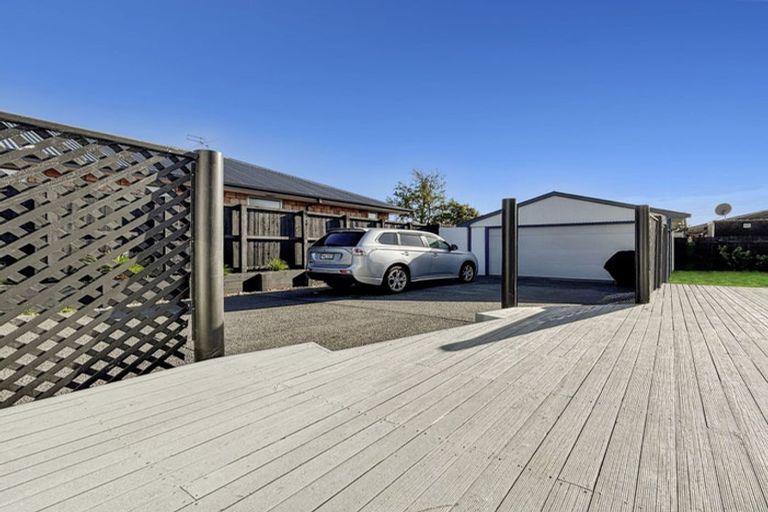 Photo of property in 290 Lake Terrace Road, Shirley, Christchurch, 8061