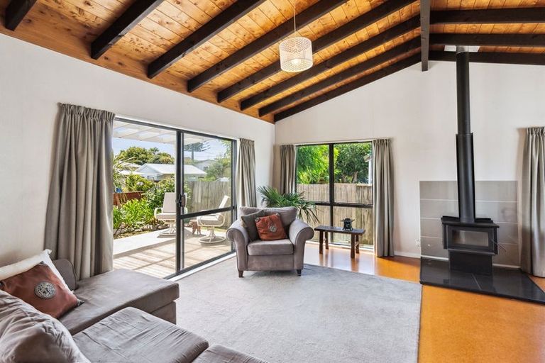 Photo of property in 6 Percival Road, Paraparaumu Beach, Paraparaumu, 5032