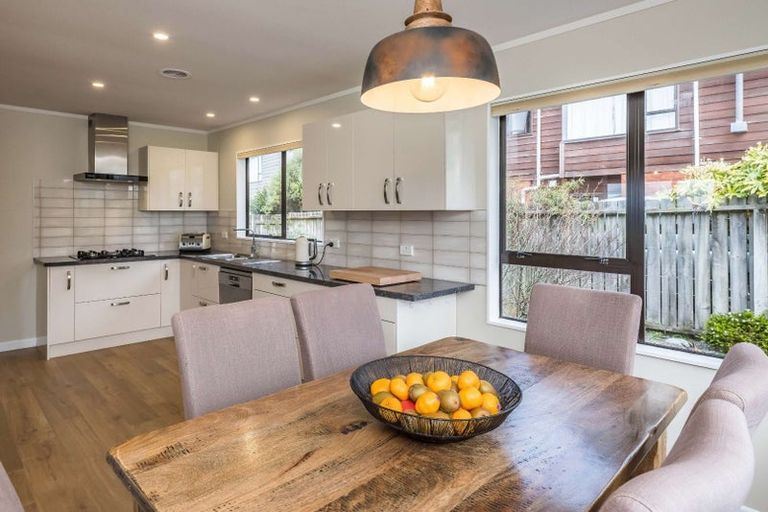 Photo of property in 15a Shastri Terrace, Khandallah, Wellington, 6035