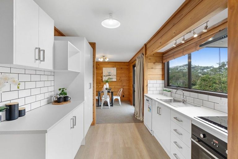 Photo of property in 64 Bassett Road, Johnsonville, Wellington, 6037