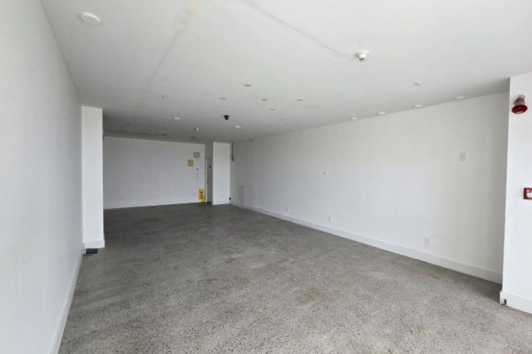 Photo of property in 2a/2 Marine Parade, Mount Maunganui, 3116
