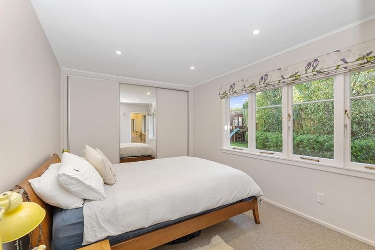 Photo of property in 14 Mayburn Road, Te Atatu Peninsula, Auckland, 0610