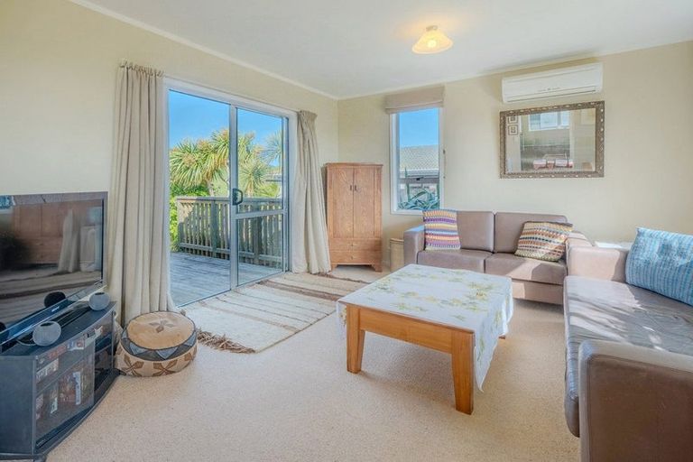 Photo of property in 93 Pikarere Street, Titahi Bay, Porirua, 5022