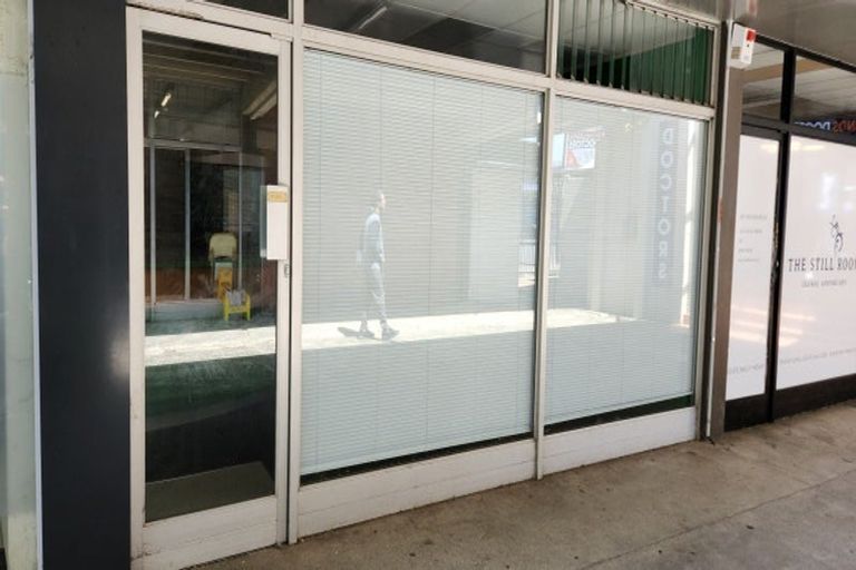 Photo of property in 2/98 Great South Road, Manurewa, Auckland, 2102