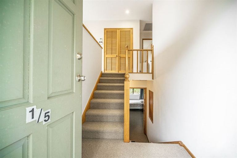 Photo of property in 1/5 Tree View Avenue, Glenfield, Auckland, 0629