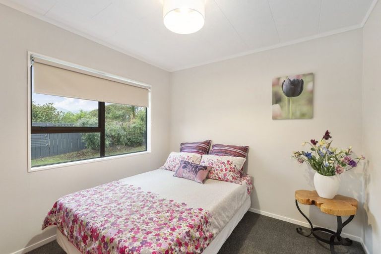 Photo of property in 4 Gates Road, Waikanae Beach, Waikanae, 5036