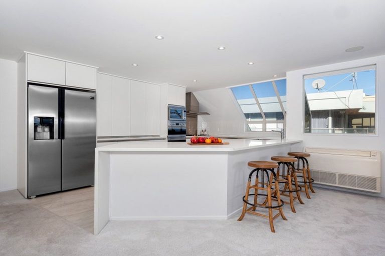 Photo of property in 28 The Mall, Mount Maunganui, 3116