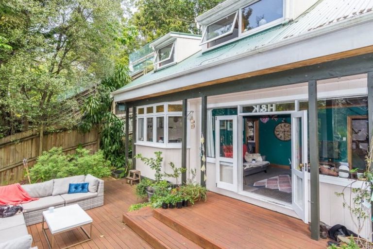 Photo of property in 36 Paturoa Road, Titirangi, Auckland, 0604