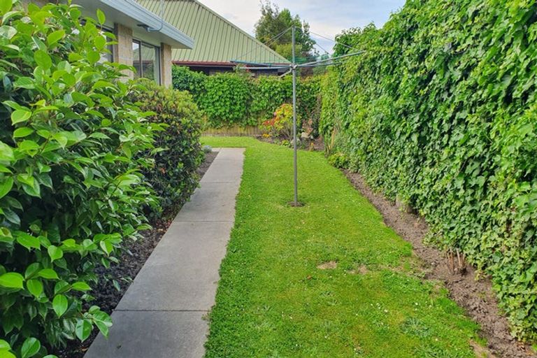 Photo of property in 2/36 Chipping Lane, Redwood, Christchurch, 8051