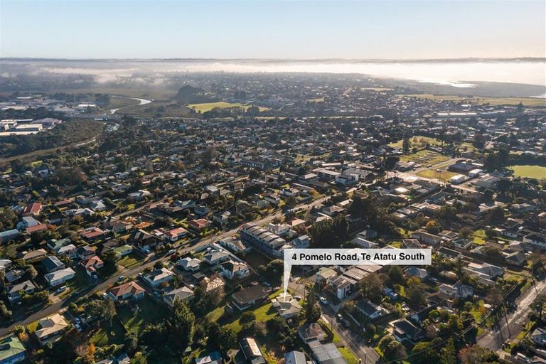 Photo of property in 4 Pomelo Road, Te Atatu South, Auckland, 0610