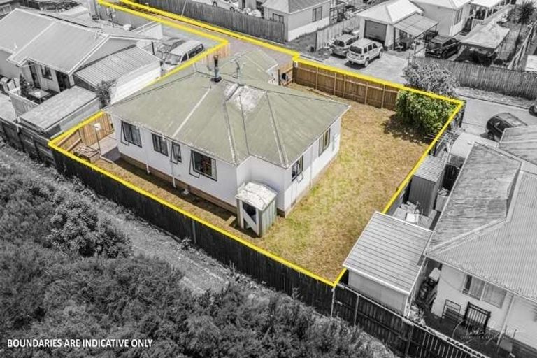 Photo of property in 2/20 Eulogy Place, Randwick Park, Auckland, 2105
