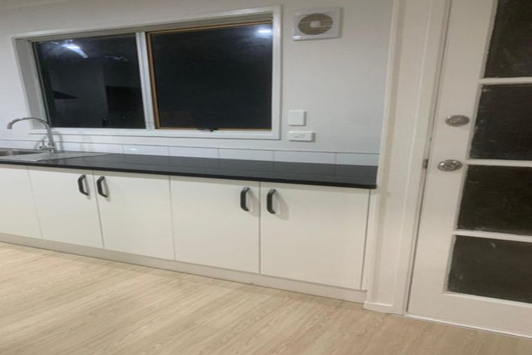 Photo of property in 8b Heathberry Close, Papatoetoe, Auckland, 2025