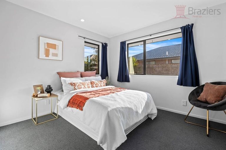 Photo of property in 2 Kirsten Place, Parklands, Christchurch, 8083